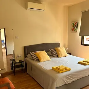 https://extremely-comfy-10min-walk-to-beach-town.larnacahotels.org